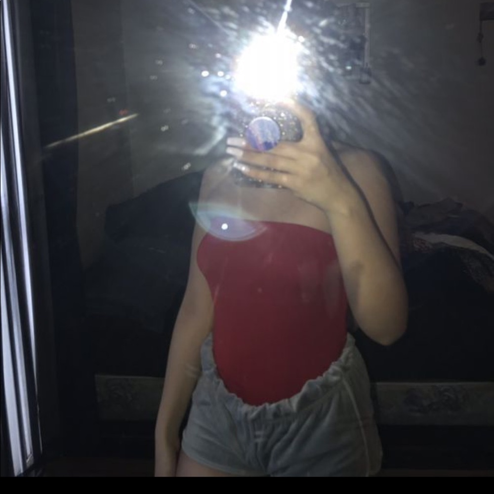 Sleevless bodysuit